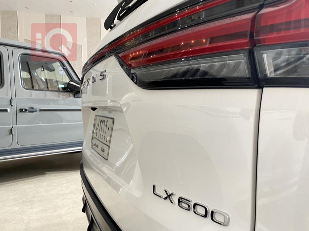 Lexus LX